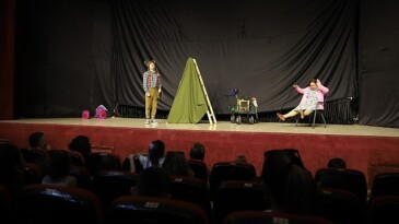 İzmir Kent Tiyatroları Bandırma’da sahne aldı