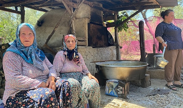 İznik’e bağlı Göllüce Mahallesi’nde asırlardır imece adabıyla devam eden ‘Dede Çorbası’ aktifliği bu yıl da gerçekleşti