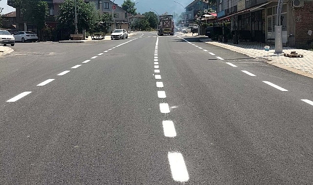 Kartepe İzmit Caddesine yol çizgisi