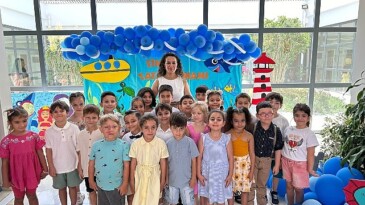 Minik öğrencilerin karne sevinci