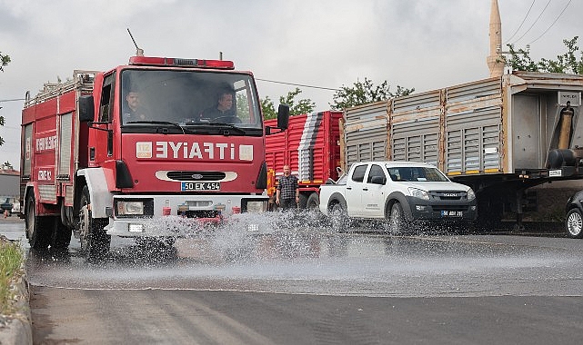 Nevşehir Belediyesi takımları, hafta sonu Yeni Sanayi Sitesi ve Lale Sanayi Sitesi’nde bayram öncesi ayrıntılı paklık, bakım ve tamirat çalışması gerçekleştirdi