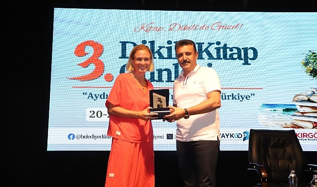 3. Dikili Kitap Günleri’nde Ceyda Düvenci sevenleriyle buluştu