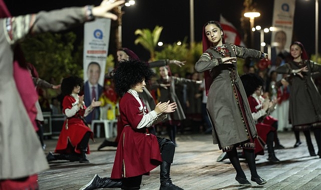 Antalya Büyükşehir Belediyesi Dans Şenliği düzenledi