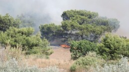 Antalya Büyükşehir İtfaiyesi alevlerle uğraş ediyor