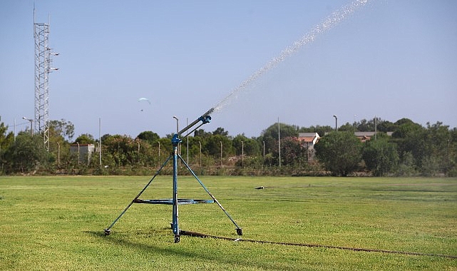 Antalya’nın yeşil alanlarına rulo çim dayanağı