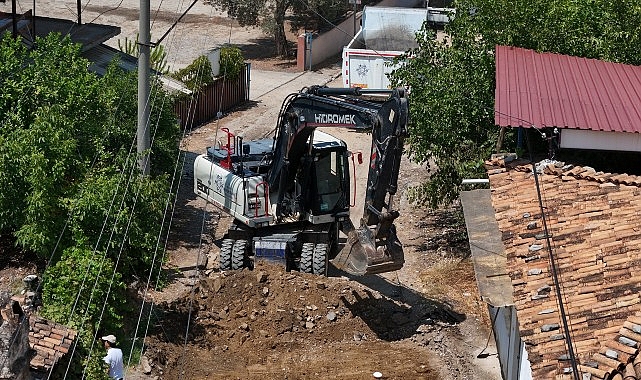 Aydın Büyükşehir Belediyesi, kent içi trafiği hızlandıran ve sürüş konforunu artıran çalışmalara imza atmaya devam ediyor