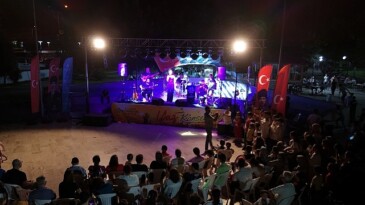 Aydın Büyükşehir Belediyesi, “Yaz Konserleri” aktiflikleri kapsamında bu sefer Germencik Belediye Parkı’nda süper bir konser gerçekleştirdi