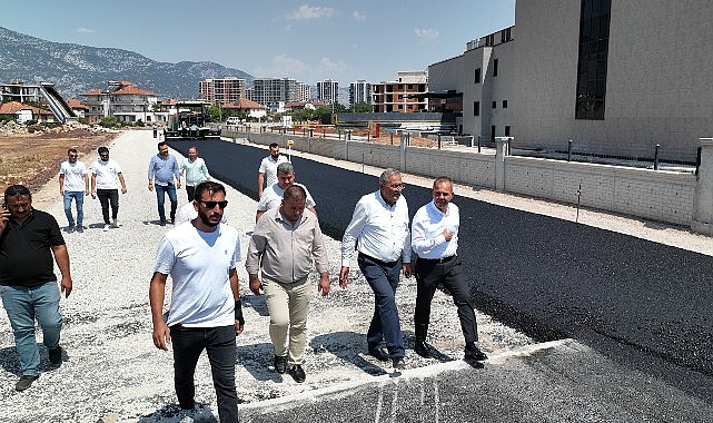 Büyükşehir’den Döşemealtı Devlet Hastanesi yoluna sıcak asfalt