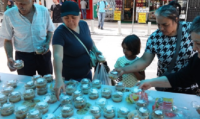 Büyükşehir’in aşure dağıtımı başladı