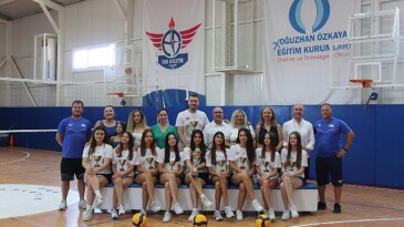 Ege Atletik Spor Kulübü Yıldız Kız Voleybol Kadrosu 2023-2024 Dönemi İzmir Şampiyonu oldu