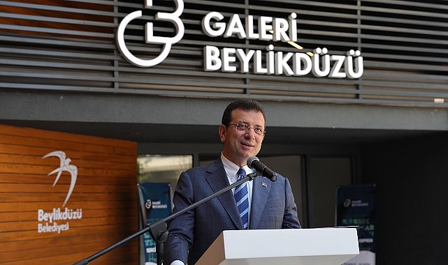 Ekrem İmamoğlu, “Galeri Beylikdüzü Görsel Sanatlar Yarışması” ödül merasimine katıldı