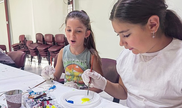 Gölcük Belediyesi kültür-sanat aktiflikleri kapsamında düzenlenen “Kültürümü Tanıyorum Eğlenerek Öğreniyorum” aktiflikte gençler, klasik sanatları eğlenerek öğrendiler