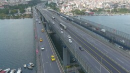 İstanbul Büyükşehir Belediyesi Haliç Köprüsü metrobüs yolundaki asfalt yenileme çalışmasını bitirdi