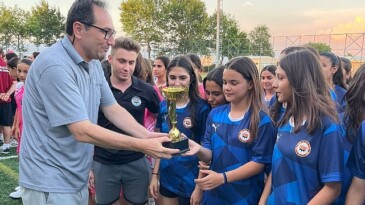 İzmir’in futbolcu kızları geleceğe umut oldu