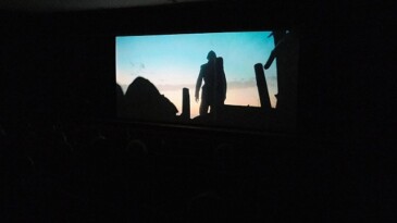 Kemer protokolü Atatürk sinemasını izledi