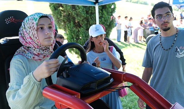 Kılavuz Gençlik’ten çocuklara süper şenlik