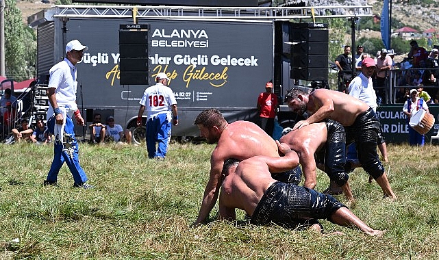 Lider Böcek Alanya Gökbel Yağlı Pehlivan Güreşleri’nde