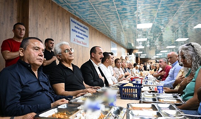 Lider Böcek oruç lokmasına katıldı