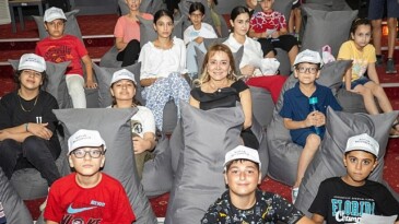 Lider Memnun, Bilim Merkezi’nde çocuklarla buluştu