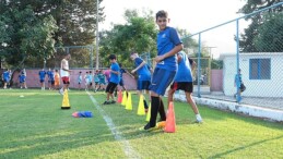 Lider Topaloğlu geleceğin futbolcularıyla bir ortaya geldi