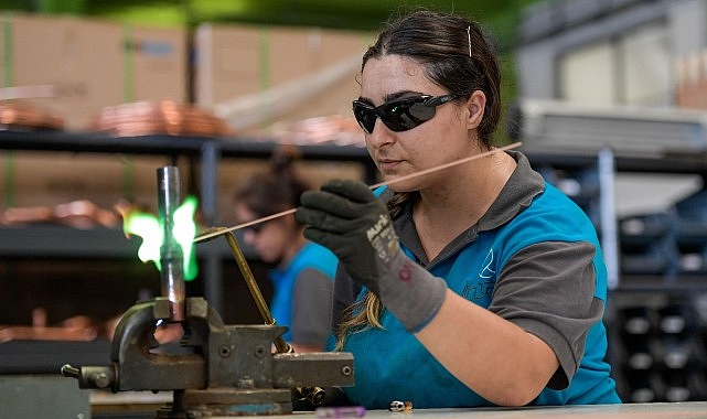 Meslek Fabrikası’ndan mezun olan bayan kaynakçılar işbaşı yaptı