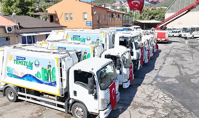 Mudanya Belediyesi yaz aylarının gelmesiyle birlikte paklık hizmetlerini daha süratli ve verimli hale getirmek hedefiyle araç filosuna yeni çöp kamyonları ekledi