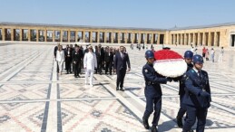 Narlıdere Belediye Başkanı Erman Uzun, Başkan Yardımcıları, Meclis Üyeleri ve CHP Narlıdere İlçe Örgütü ile birlikte Anıtkabir’e giderek Ata’nın huzuruna çıktı