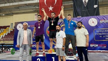 Nevşehir Belediyesi sportmeni Serdar Benli, Gençler Kulüpler Türkiye Halter Şampiyonası’nda toplamda 268 kg kaldırarak Türkiye üçüncüsü olmayı başardı