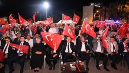 Nevşehirliler 15 Temmuz Demokrasi ve Ulusal Birlik Günü’nün yıldönümünde 8 yıl evvel olduğu üzere yeniden meydanlarda birebir ruh ve heyecanla bir ortaya geldi