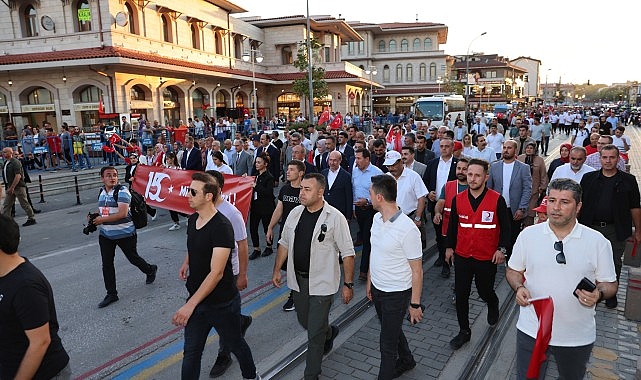 Selçuklu Belediye Başkanı Ahmet Pekyatırmacı Mevlana Meydanı’nda düzenlenen 15 Temmuz Demokrasi ve Ulusal Birlik Günü etkinliklerindeki coşkuya ortak oldu