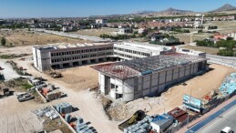 Selçuklu Belediyesi tarafından Konya’ya kazandırılacak olan Türkiye’nin en kapsamlı ve çağdaş Hoş Sanatlar Lisesi’nin imali süratle devam ediyor.