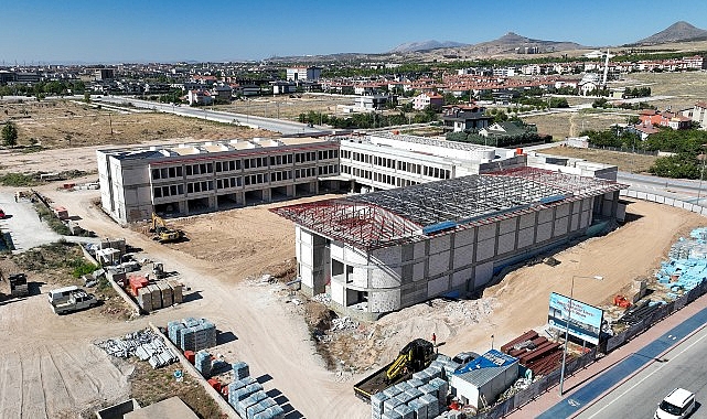 Selçuklu Belediyesi tarafından Konya’ya kazandırılacak olan Türkiye’nin en kapsamlı ve çağdaş Hoş Sanatlar Lisesi’nin imali süratle devam ediyor.