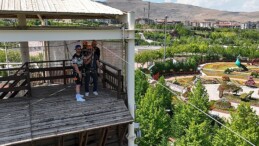 Selçuklu Belediyesi tarafından macera tutkunları için Kelebekler Vadisi Parkı içerisine yapılan Macera Kulesi açıldı. Alanda yer alan Zipline (Kaytel) adrenalin tutkunlarını bekliyor