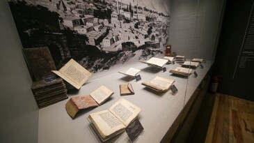 Selçuklu Belediyesi tarafından tarihi Sille Mahallesi’ne kazandırılan Sille Müzesi, ziyaretçilerini Sille’nin tarihi ve kültürel geçmişinde seyahate çıkarıyor