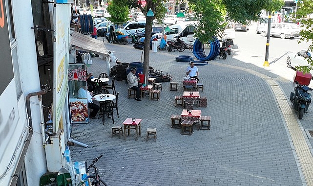 Sivas Belediyesi Zabıta Müdürlüğü takımları kentteki kaldırım işgalinin önüne geçmek ismine kontrollerini sıklaştırdı