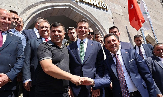 Türkiye Belediyeler Birliği (TBB) ve İstanbul Büyükşehir Belediye (İBB) Başkanı Ekrem İmamoğlu, Nevşehir Belediye Lideri Rasim Arı’yı makamında ziyaret etti