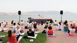 Yoga tutkunları Bayraklı’da buluştu