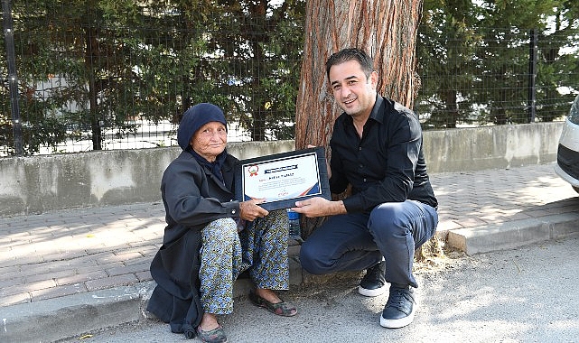 82 yaşındaki Nefise teyzeden örnek etraf hareketi