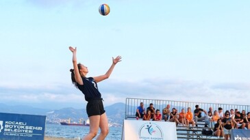 Açık Su Yüzme, Plaj Voleybolu, Manisiz Deniz Şenliği; Büyükşehir’in Zafer Bayramı aktiflikleri yaza damga vuracak