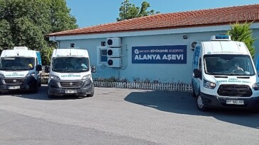 Alanya Aşevi muhtaçlık sahiplerinin yanında