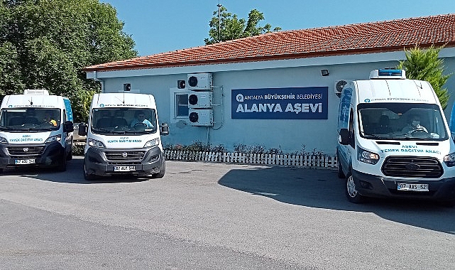 Alanya Aşevi muhtaçlık sahiplerinin yanında