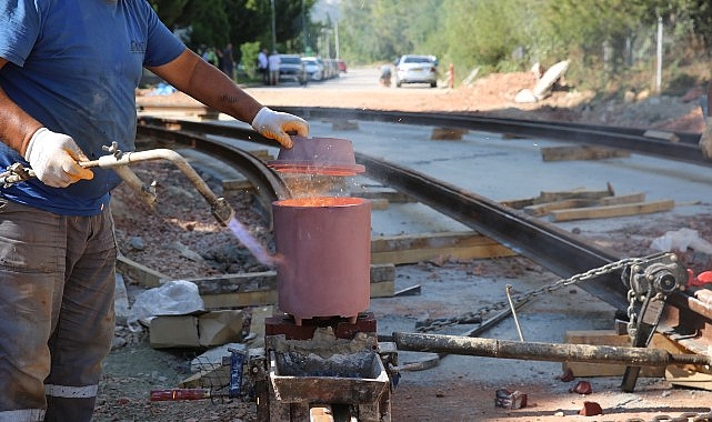 Alikahya Tramvay Sınırı’nda raylar döşeniyor