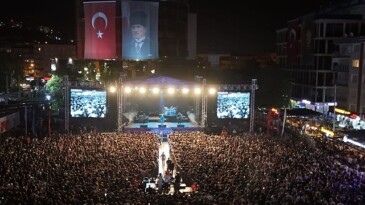 Aydın, Ulu Lider Gazi Mustafa Kemal Atatürk önderliğinde kazanılan büyük zaferin 102. yıldönümü büyük bir coşkuyla kutladı