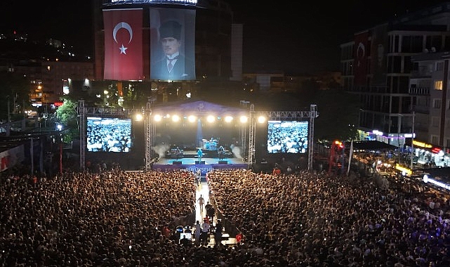 Aydın, Ulu Lider Gazi Mustafa Kemal Atatürk önderliğinde kazanılan büyük zaferin 102. yıldönümü büyük bir coşkuyla kutladı