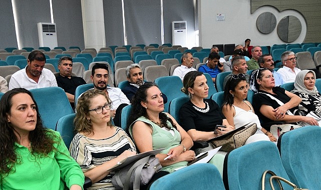 Bornova’da muhtarlara Kent Kurulu semineri