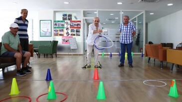 Çankaya Belediyesi Aşık Veysel Manisiz Ömür Merkezi yaz devrinde de atölyeleriyle faaliyet gösteriyor