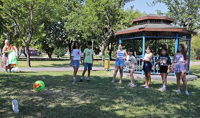 Çankaya Belediyesi, çocukların yaz tatilini keyifli geçirmeleri hedefiyle düzenlediği Yaz Periyodu Çocuk Atölyeleri devam ediyor.