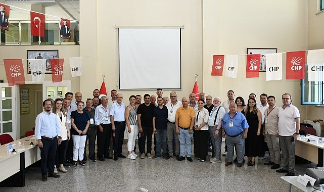 Cumhuriyet Halk Partisi Parti Okulu, insan odaklı, dirençli ve daha yaşanabilir kentler yaratmak amacıyla, 31 Mart Yerel Seçimlerinde seçilen belediye meclis üyelerinin eğitimine başladı