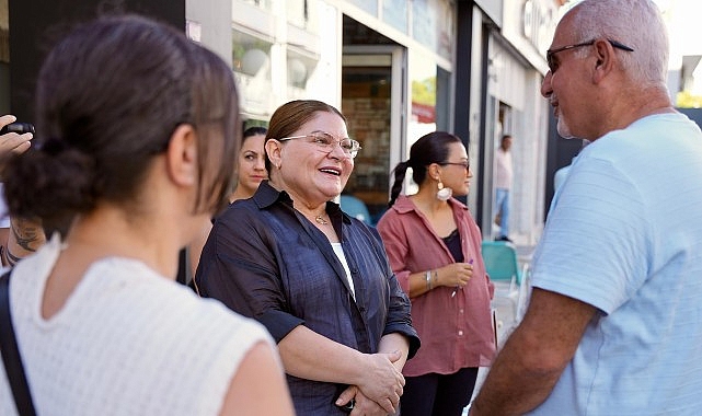 Didim Belediye Başkanı Hatice Gençay, ilçenin en işlek caddelerinden birisi olan Kurtuluş Caddesi’nde esnaf ve vatandaşlarla bir ortaya geldi.