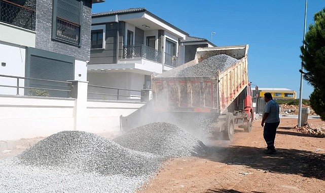 Didim Belediyesi Fen İşleri Müdürlüğü takımları yol üretim çalışmalarını tüm süratiyle sürdürüyor